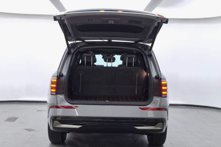 Used Ford Edge 2023 Ford Explorer L 2.0T EcoBoost Four-Wheel Drive 7-Seater Supreme Model Trunk