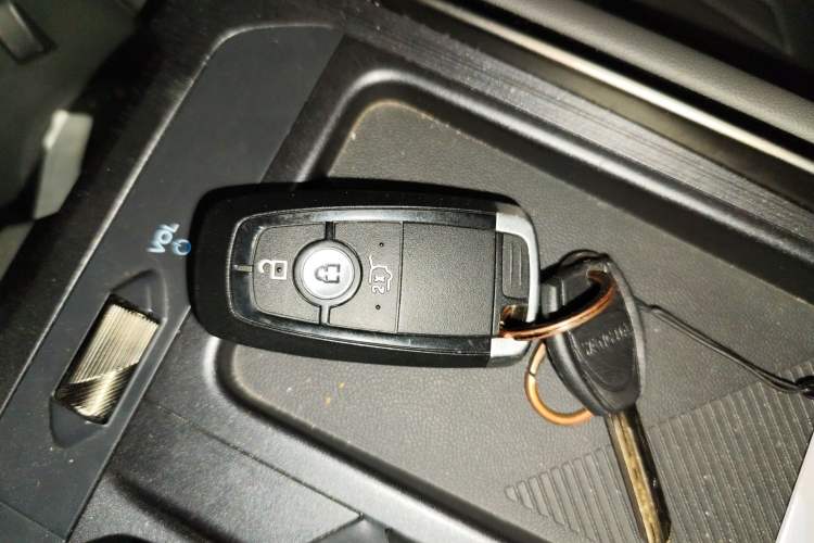 Used Ford Edge 2023 Ford Explorer L 2.0T EcoBoost E-Hybrid Two-Wheel Drive 7-Seater Luxury Model Vehicle Key