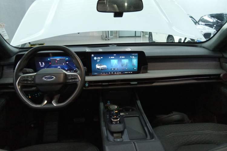 Used Ford Edge 2023 Ford Explorer L 2.0T EcoBoost Two-Wheel Drive 5-Seater Fashion Edition Center Console