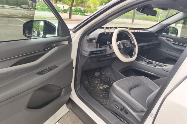 Used Ford Edge 2023 Ford Explorer L 2.0T EcoBoost E-Hybrid Two-Wheel Drive 7-Seater Luxury Model Driver Seat