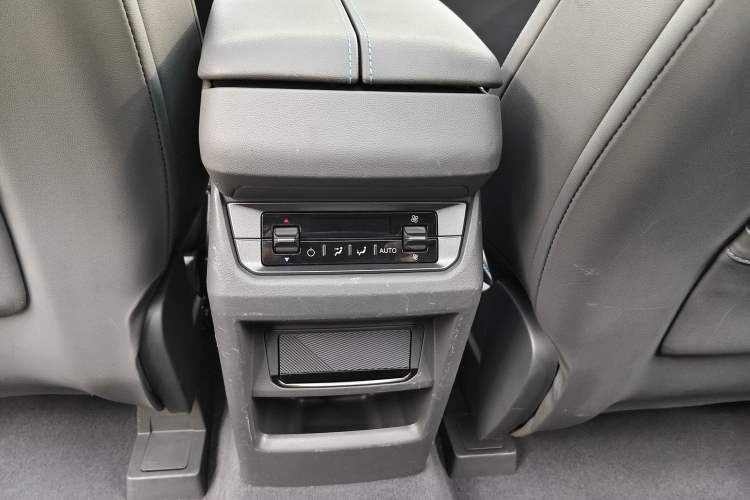 Used Ford Edge 2023 Ford Explorer L 2.0T EcoBoost Two-Wheel Drive 7-Seater Luxury Model Exterior 4