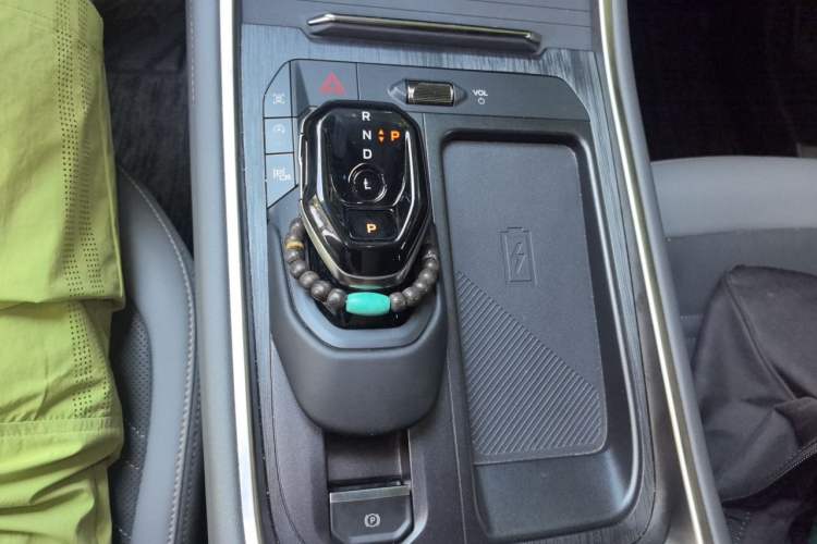 Used Ford Edge 2023 Ford Explorer L 2.0T EcoBoost Four-Wheel Drive 7-Seater Supreme Model Gear Lever