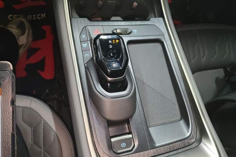 Used Ford Edge 2023 Ford Explorer L 2.0T EcoBoost E-Hybrid Two-Wheel Drive 7-Seater Luxury Model Gear Lever