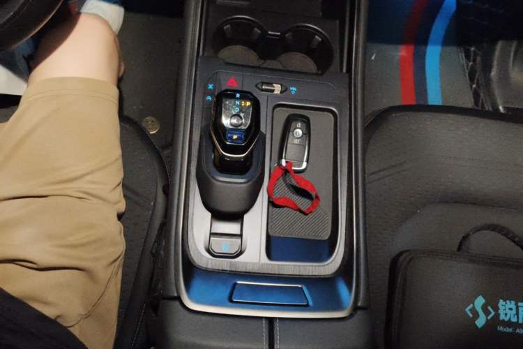 Used Ford Edge 2023 Ford Explorer L 2.0T EcoBoost Two-Wheel Drive 5-Seater Fashion Edition Gear Lever