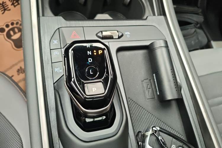 Used Ford Edge 2023 Ford Explorer L 2.0T EcoBoost Four-Wheel Drive 7-Seater Supreme Model Gear Lever