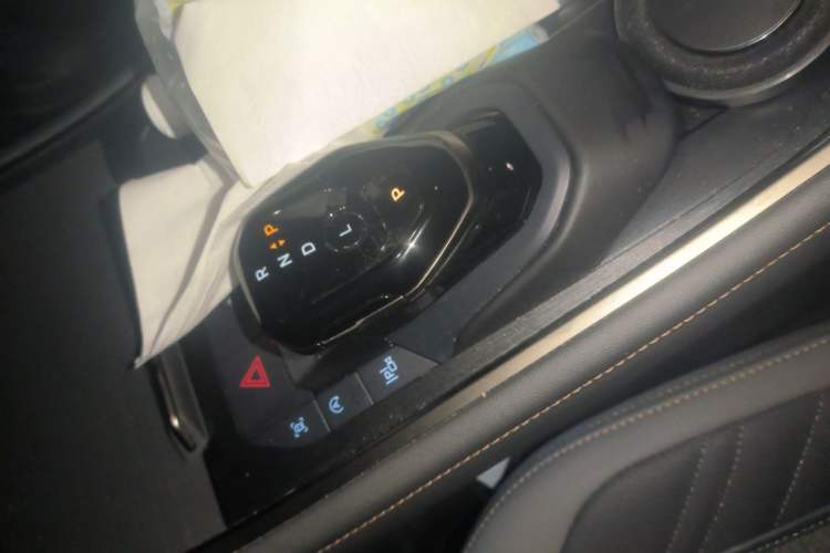 Used Ford Edge 2023 Ford Explorer L 2.0T EcoBoost Four-Wheel Drive 7-Seater Supreme Model Gear Lever