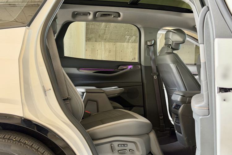 Used Ford Edge 2023 Edge L 2.0T EcoBoost E-Hybrid Four-Wheel Drive Seven-Seat Supreme Model Interior 12