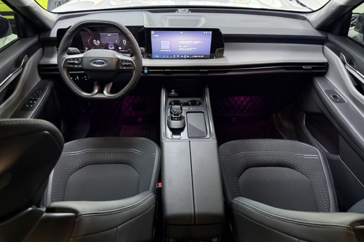 Used Ford Edge 2023 Ford Explorer L 2.0T EcoBoost Two-Wheel Drive 5-Seater Fashion Edition Interior 2