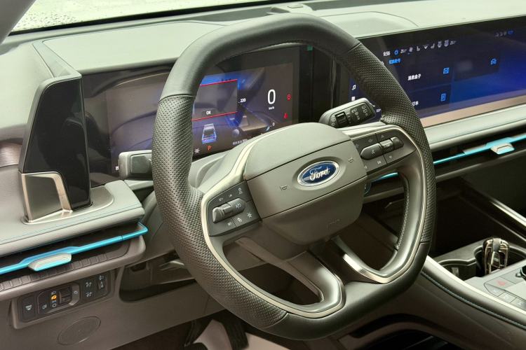 Used Ford Edge 2023 Ford Explorer L 2.0T EcoBoost E-Hybrid Two-Wheel Drive 7-Seater Luxury Model Interior 3