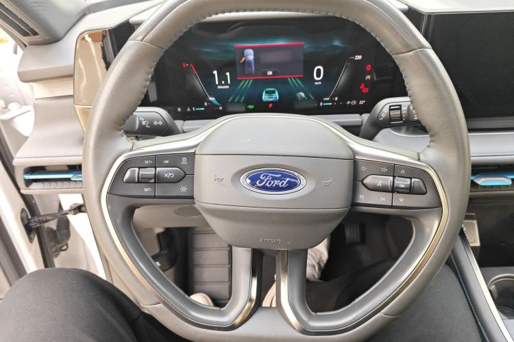 Used Ford Edge 2023 Ford Explorer L 2.0T EcoBoost Two-Wheel Drive 7-Seater Luxury Model Interior 3