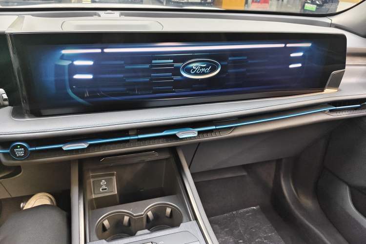 Used Ford Edge 2023 Ford Explorer L 2.0T EcoBoost Two-Wheel Drive 7-Seater Luxury Model Interior 6