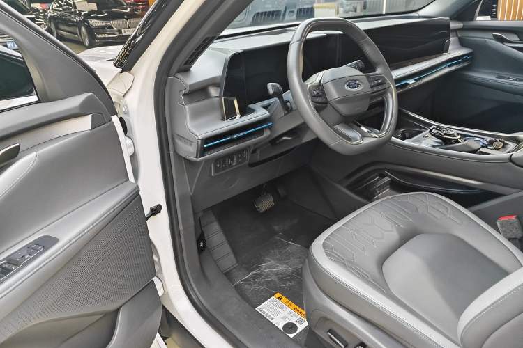 Used Ford Edge 2023 Ford Explorer L 2.0T EcoBoost Two-Wheel Drive 7-Seater Luxury Model Interior 7