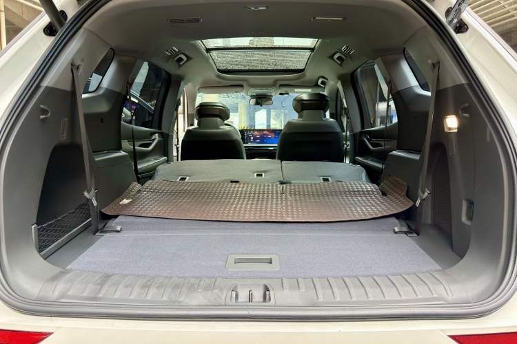 Used Ford Edge 2023 Ford Explorer L 2.0T EcoBoost E-Hybrid Two-Wheel Drive 7-Seater Luxury Model Interior 8
