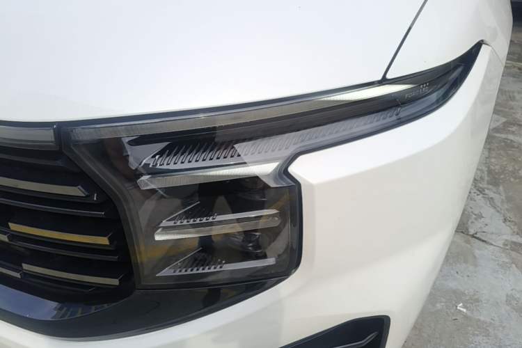 Used Ford Edge 2023 Edge L 2.0T EcoBoost E-Hybrid Four-Wheel Drive Seven-Seat Supreme Model Left Front Headlight