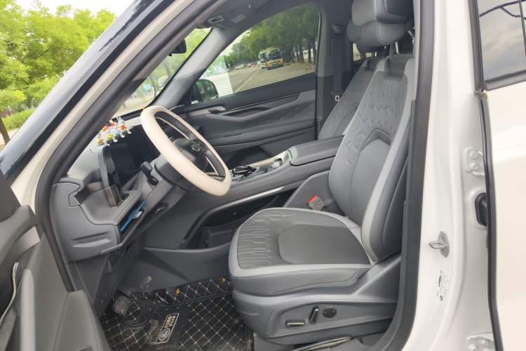Used Ford Edge 2023 Ford Explorer L 2.0T EcoBoost E-Hybrid Two-Wheel Drive 7-Seater Luxury Model Left Front Seat