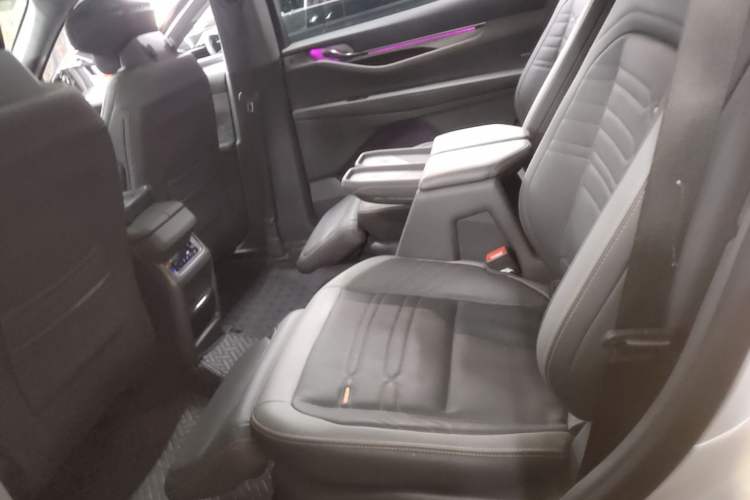 Used Ford Edge 2023 Edge L 2.0T EcoBoost E-Hybrid Four-Wheel Drive Seven-Seat Supreme Model Left Rear Seat