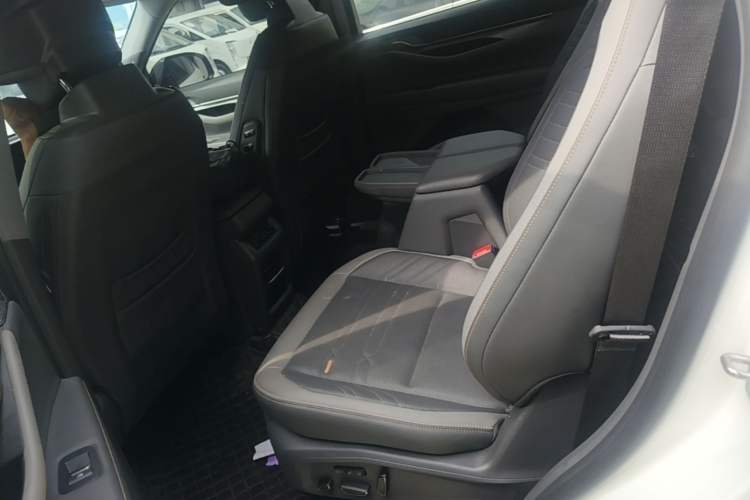Used Ford Edge 2023 Edge L 2.0T EcoBoost E-Hybrid Four-Wheel Drive Seven-Seat Supreme Model Left Rear Seat