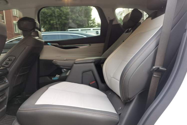 Used Ford Edge 2023 Ford Explorer L 2.0T EcoBoost Four-Wheel Drive 7-Seater Supreme Model Left Rear Seat