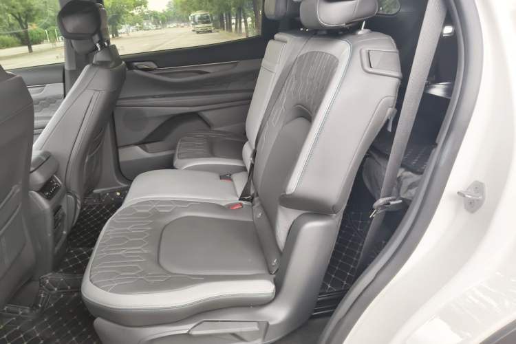 Used Ford Edge 2023 Ford Explorer L 2.0T EcoBoost E-Hybrid Two-Wheel Drive 7-Seater Luxury Model Left Rear Seat