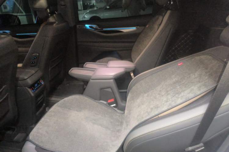 Used Ford Edge 2023 Ford Explorer L 2.0T EcoBoost Four-Wheel Drive 7-Seater Supreme Model Left Rear Seat