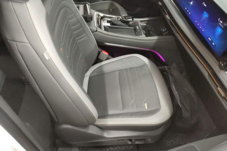 Used Ford Edge 2023 Edge L 2.0T EcoBoost E-Hybrid Four-Wheel Drive Seven-Seat Supreme Model Right Front Seat