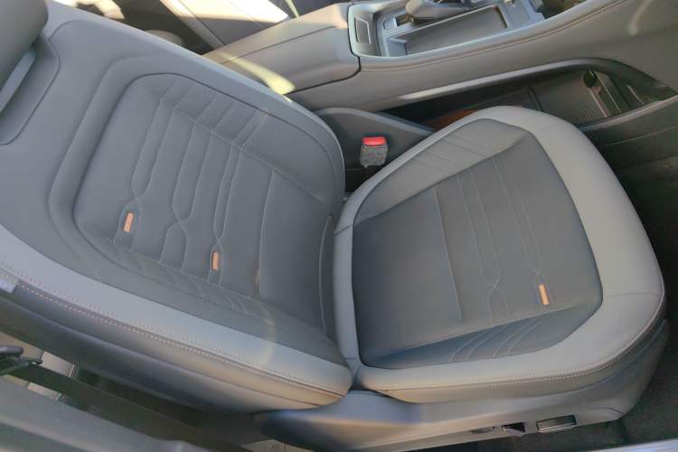 Used Ford Edge 2023 Ford Explorer L 2.0T EcoBoost Four-Wheel Drive 7-Seater Supreme Model Right Front Seat