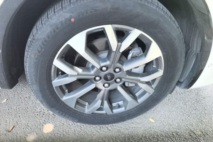 Used Ford Edge 2023 Ford Explorer L 2.0T EcoBoost Four-Wheel Drive 7-Seater Supreme Model Right Front Wheel Hub