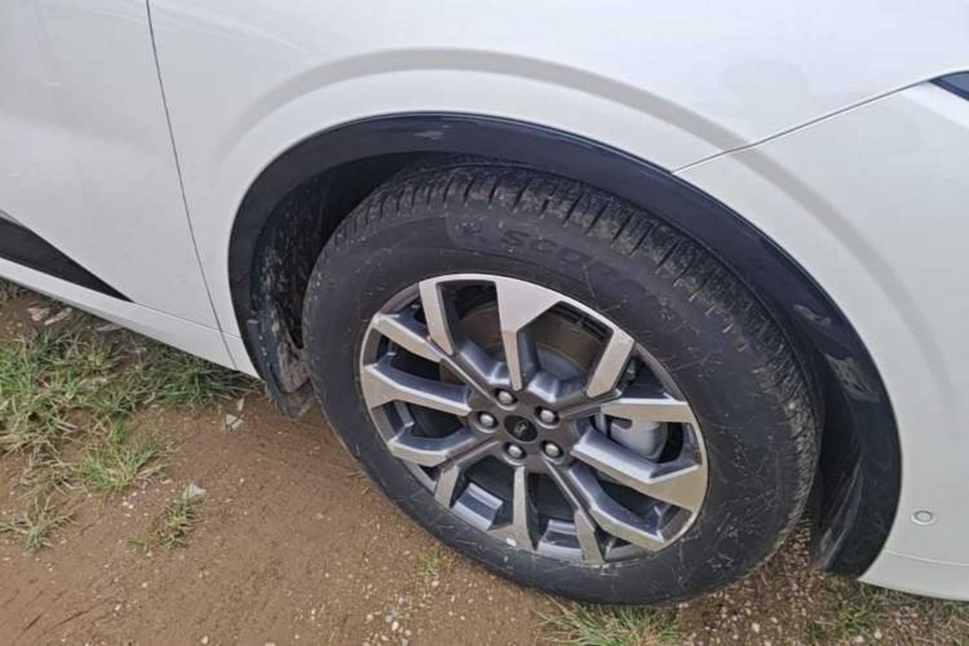 Used Ford Edge 2023 Edge L 2.0T EcoBoost E-Hybrid Four-Wheel Drive Seven-Seat Supreme Model Right Front Wheel Hub