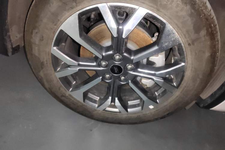 Used Ford Edge 2023 Edge L 2.0T EcoBoost E-Hybrid Four-Wheel Drive Seven-Seat Supreme Model Right Front Wheel Hub