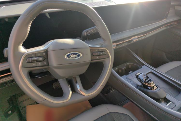 Used Ford Edge 2023 Ford Explorer L 2.0T EcoBoost Four-Wheel Drive 7-Seater Supreme Model Steering Wheel