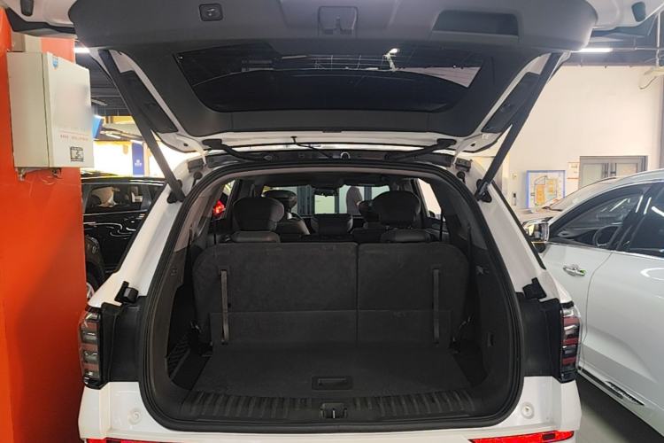 Used Ford Edge 2023 Ford Explorer L 2.0T EcoBoost Two-Wheel Drive 7-Seater Luxury Model Trunk