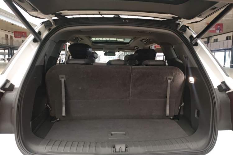 Used Ford Edge 2023 Ford Explorer L 2.0T EcoBoost Four-Wheel Drive 7-Seater Supreme Model Trunk