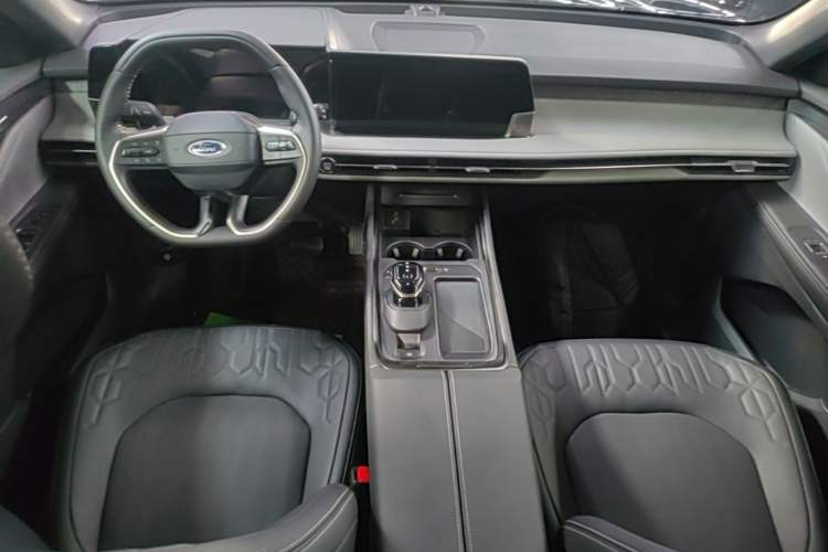 Used Ford Edge 2024 Ford Explorer L 2.0T EcoBoost Four-Wheel Drive 7-Seater Fashion Edition Center Console