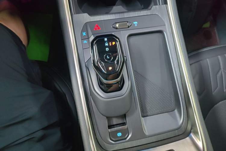 Used Ford Edge 2024 Ford Explorer L 2.0T EcoBoost Four-Wheel Drive 7-Seater Fashion Edition Gear Lever