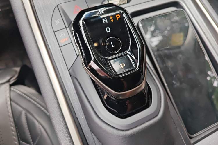 Used Ford Edge 2024 Ford Explorer L 2.0T EcoBoost Four-Wheel Drive 7-Seater Fashion Edition Gear Lever