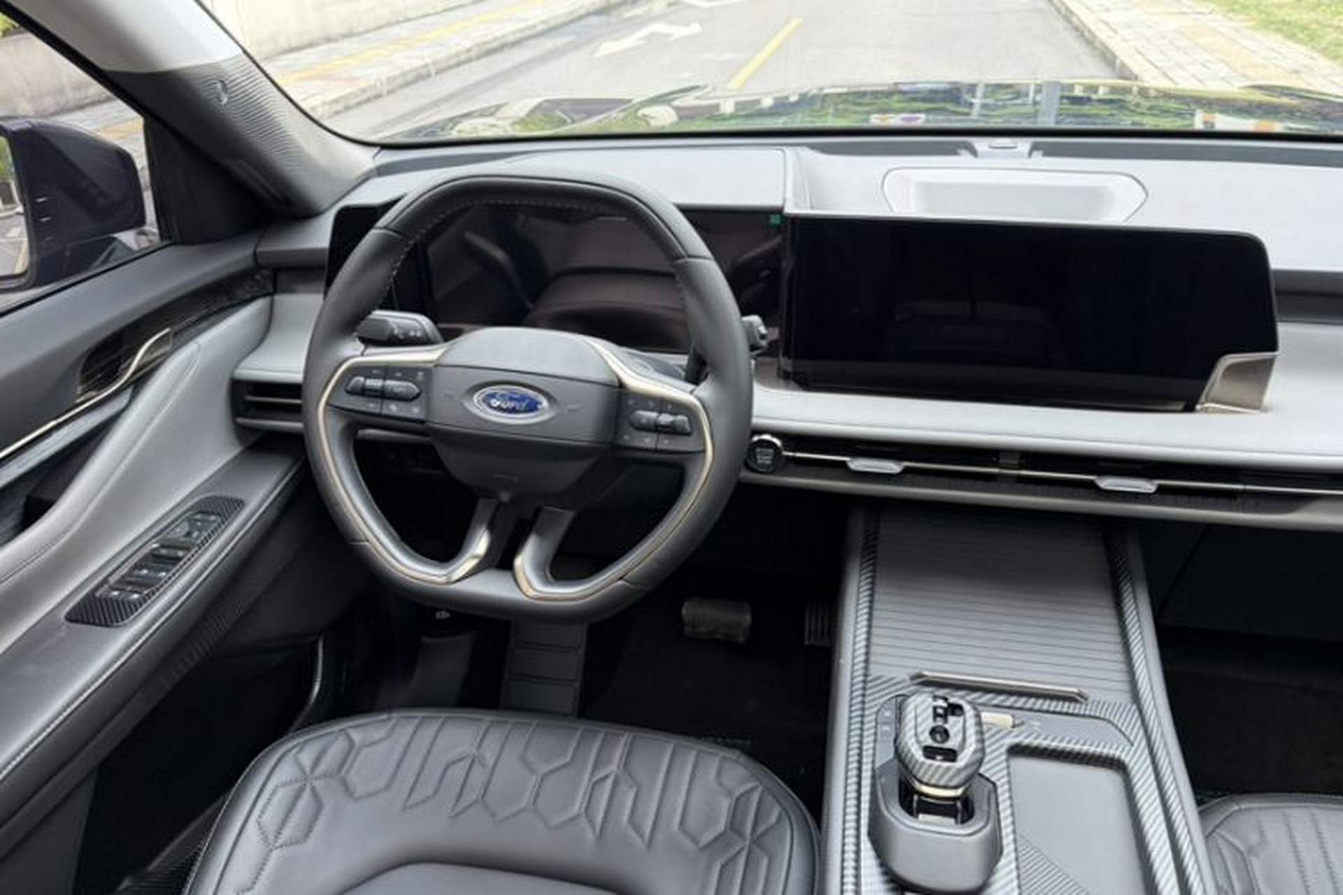 Used Ford Edge 2024 Ford Explorer L 2.0T EcoBoost Four-Wheel Drive 7-Seater Fashion Edition Interior 4