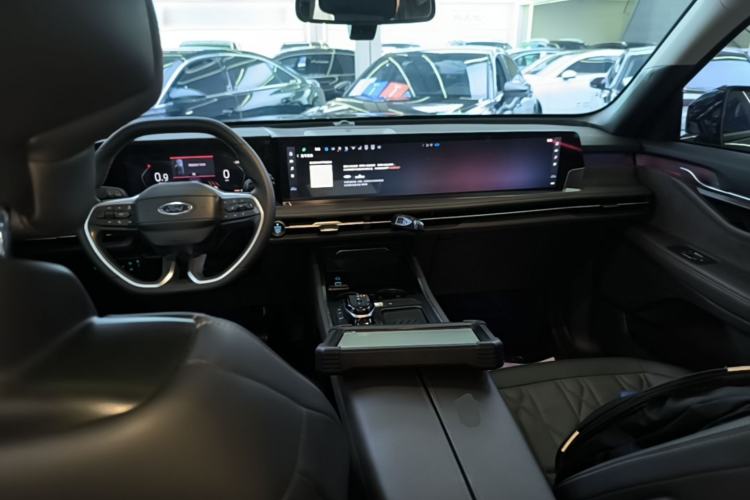 Used Ford Edge 2025 Ford Explorer L 2.0T EcoBoost Four-Wheel Drive 7-Seater Supreme Model Center Console
