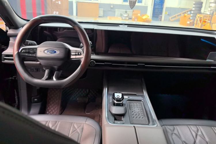 Used Ford Edge 2025 Ford Explorer L 2.0T EcoBoost Four-Wheel Drive 7-Seater Supreme Model Center Console