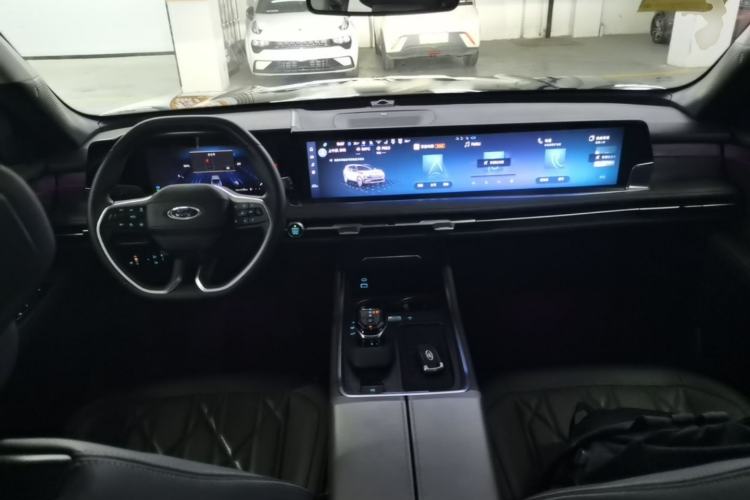 Used Ford Edge 2025 Ford Explorer L 2.0T EcoBoost E-Hybrid Four-Wheel-Drive 7-Seater Supreme Model Center Console