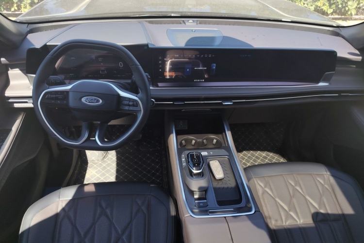 Used Ford Edge 2025 Ford Explorer L 2.0T EcoBoost E-Hybrid Four-Wheel-Drive 7-Seater Supreme Model Center Console
