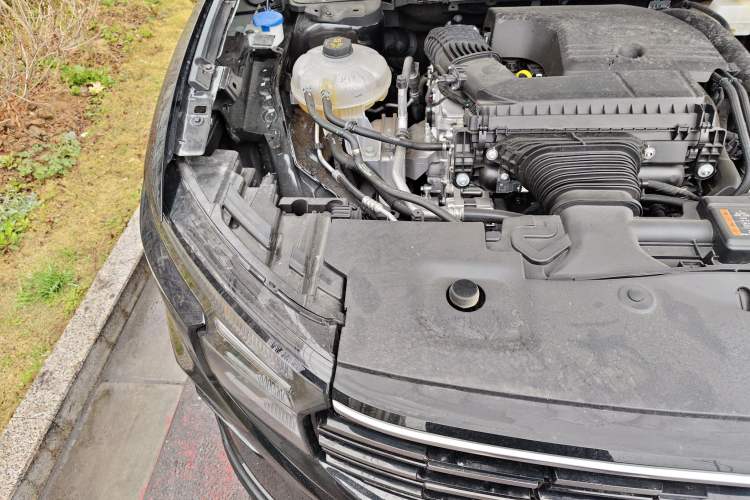 Used Ford Edge 2025 Escape L 2.0T EcoBoost Two-Wheel Drive 7-Seater Luxury Model Engine Bay Right