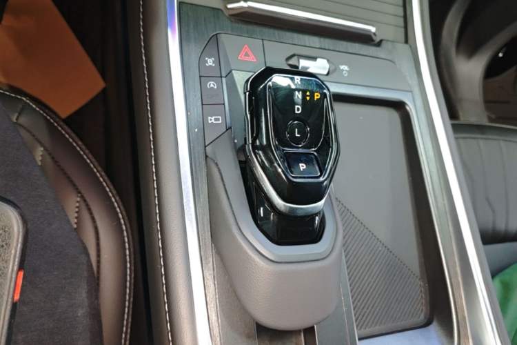 Used Ford Edge 2025 Escape L 2.0T EcoBoost Two-Wheel Drive 7-Seater Luxury Model Gear Lever