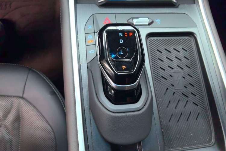 Used Ford Edge 2025 Ford Explorer L 2.0T EcoBoost Four-Wheel Drive 7-Seater Supreme Model Gear Lever