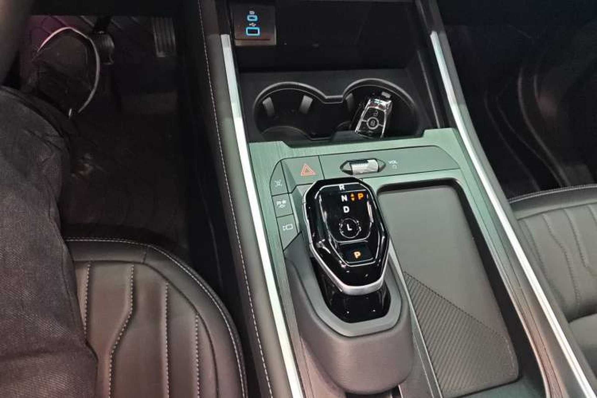 Used Ford Edge 2025 Ford Explorer L 2.0T EcoBoost E-Hybrid Two-Wheel Drive 7-Seater Luxury Model Gear Lever