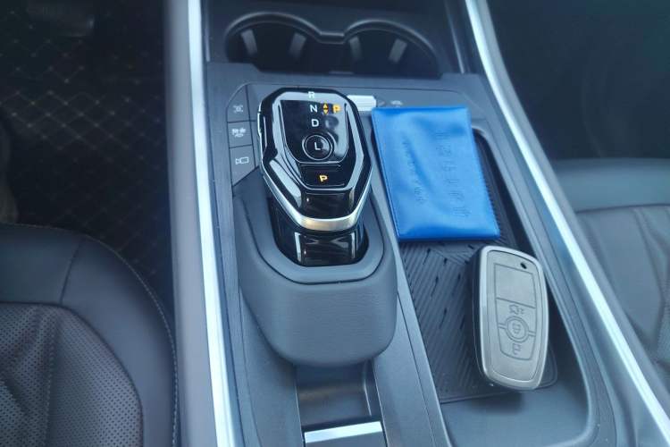 Used Ford Edge 2025 Ford Explorer L 2.0T EcoBoost E-Hybrid Four-Wheel-Drive 7-Seater Supreme Model Gear Lever