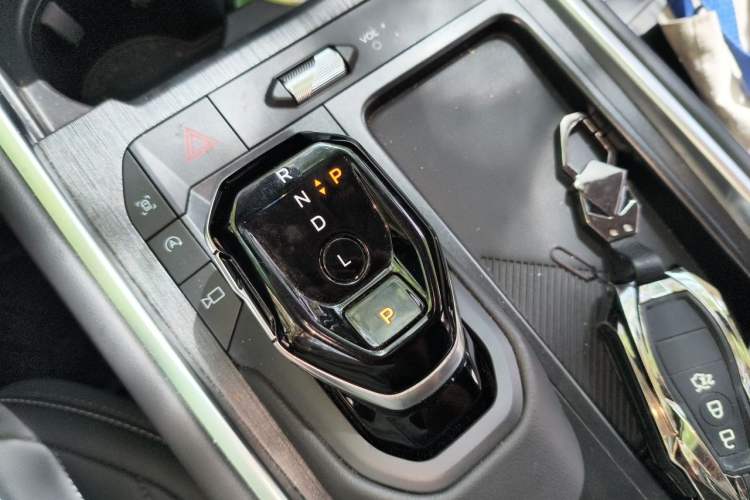 Used Ford Edge 2025 Escape L 2.0T EcoBoost Two-Wheel Drive 7-Seater Luxury Model Gear Lever