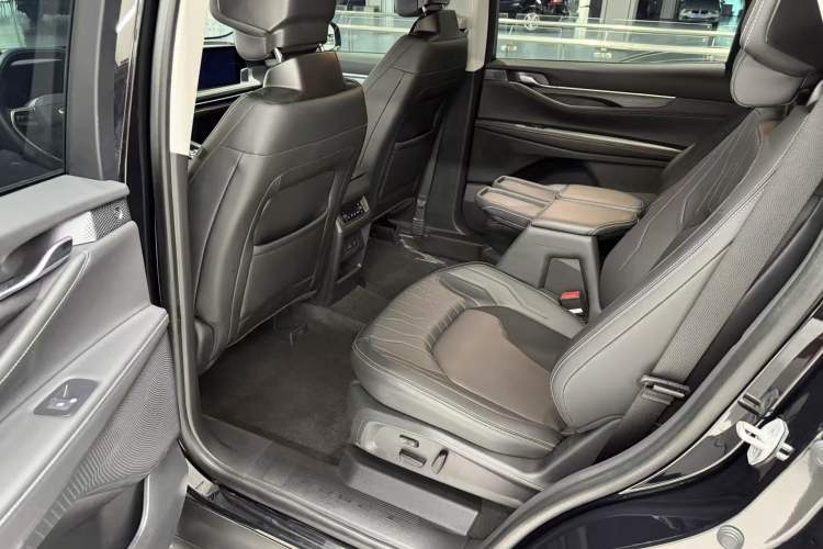Used Ford Edge 2025 Escape L 2.0T EcoBoost Two-Wheel Drive 7-Seater Luxury Model Interior 1