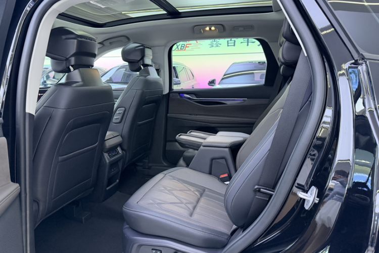 Used Ford Edge 2025 Ford Explorer L 2.0T EcoBoost Four-Wheel Drive 7-Seater Supreme Model Interior 3