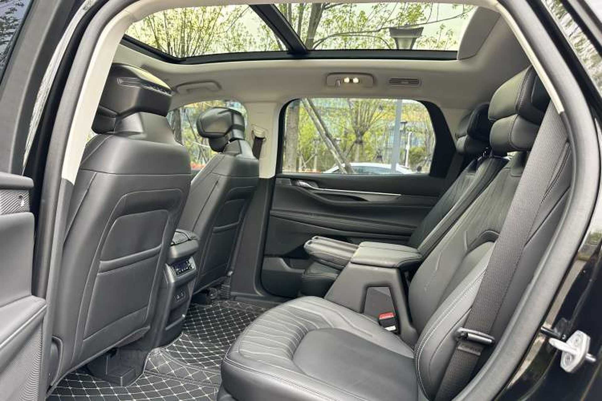Used Ford Edge 2025 Escape L 2.0T EcoBoost Two-Wheel Drive 7-Seater Luxury Model Interior 4
