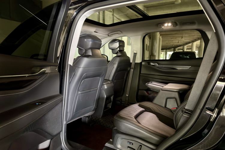 Used Ford Edge 2025 Ford Explorer L 2.0T EcoBoost E-Hybrid Two-Wheel Drive 7-Seater Luxury Model Interior 4